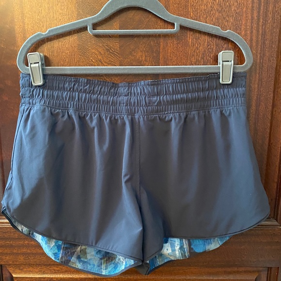 Lululemon pick a side reversible shorts - Picture 2 of 2